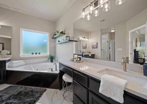 Loretts-Bathroom-Remodel-Tulsa-House-Renovation-600x426